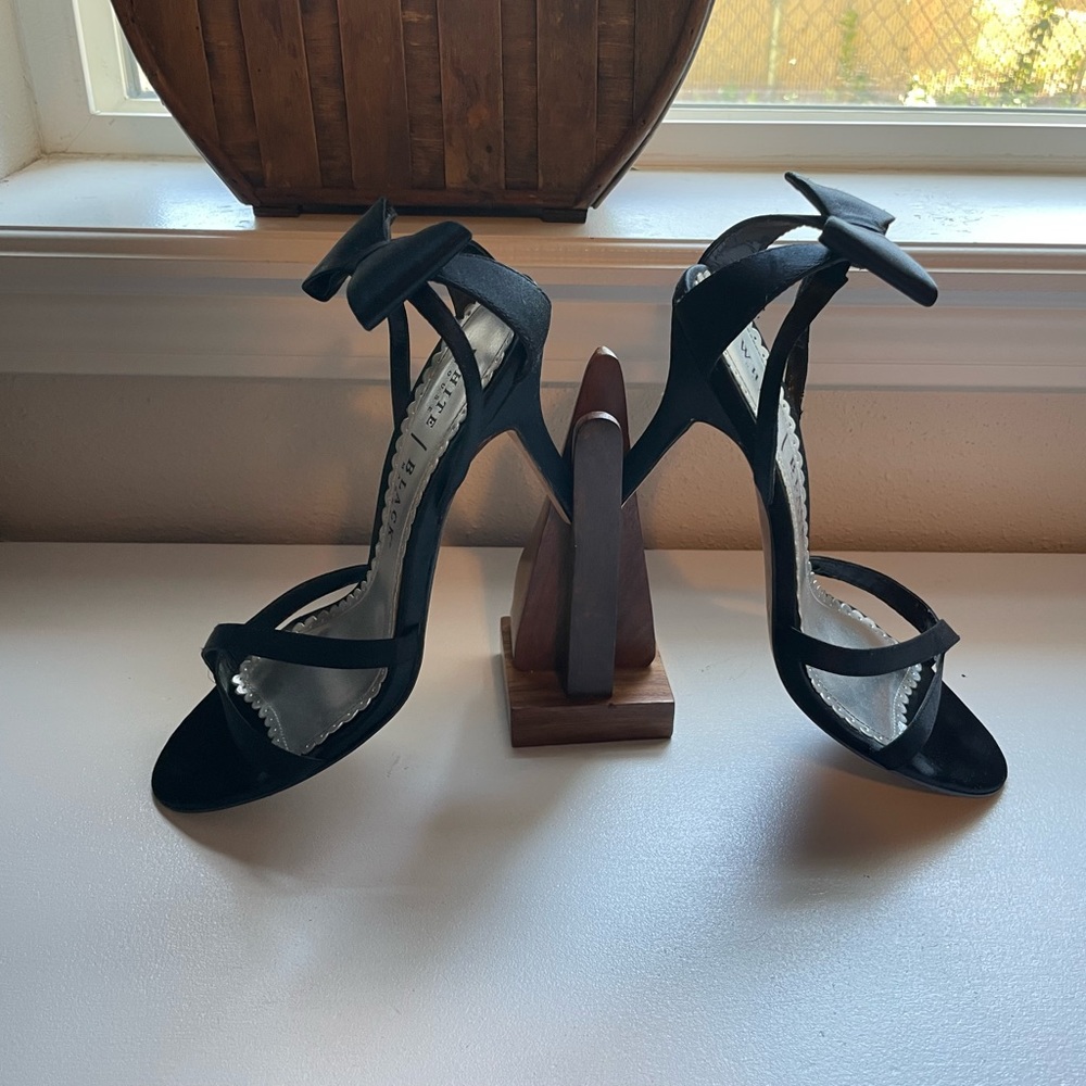 Black bow heel detail heels - Picture 3 of 4
